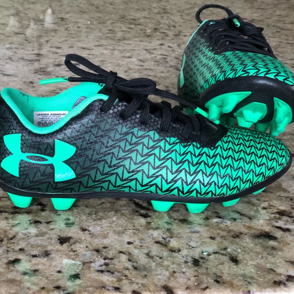 Youth Under Armour soccer cleats size 1